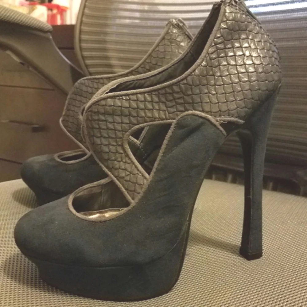 NEW Liliana Leather/Faux Suede HEEL 7 $79